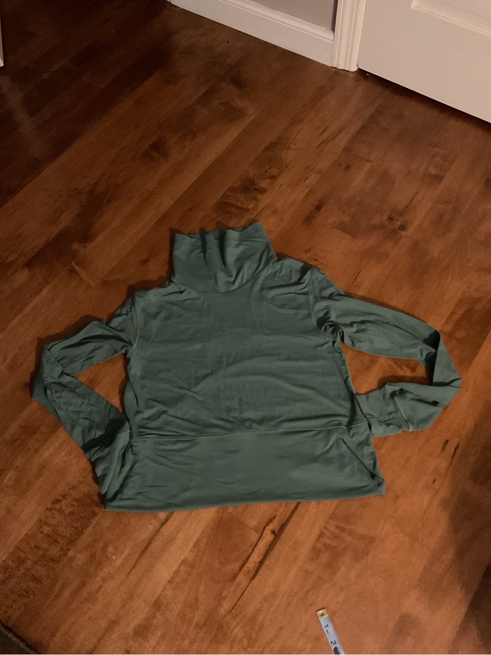 Lululemon Size 4 Green Long Sleeve Turtleneck Pullover Zip Pockets